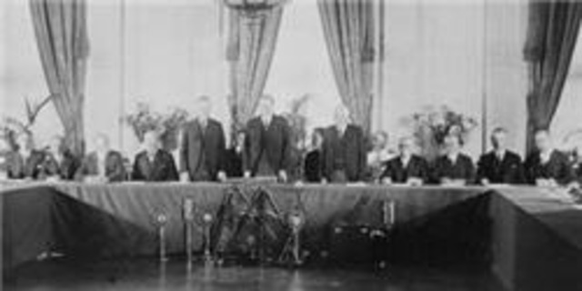 US and 61 other countries sign Kellogg- Briand Pact