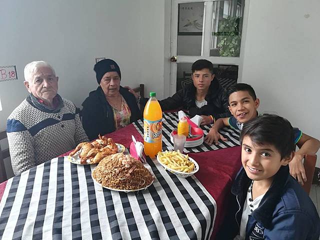 Almuerzo con mis abuelos.
