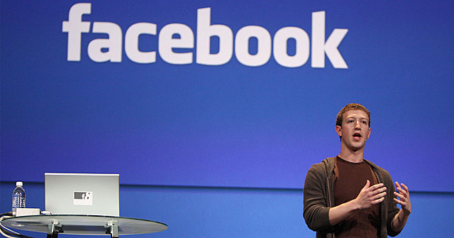 Mark Zuckerberg crea Facebook