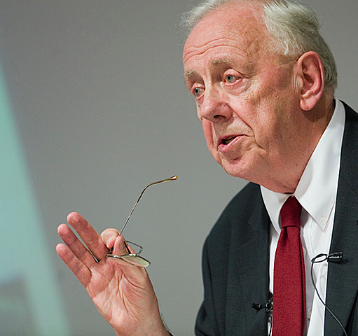 ALASDAIR CHALMERS MACINTYRE (Escocia,1929) Comunitarismo