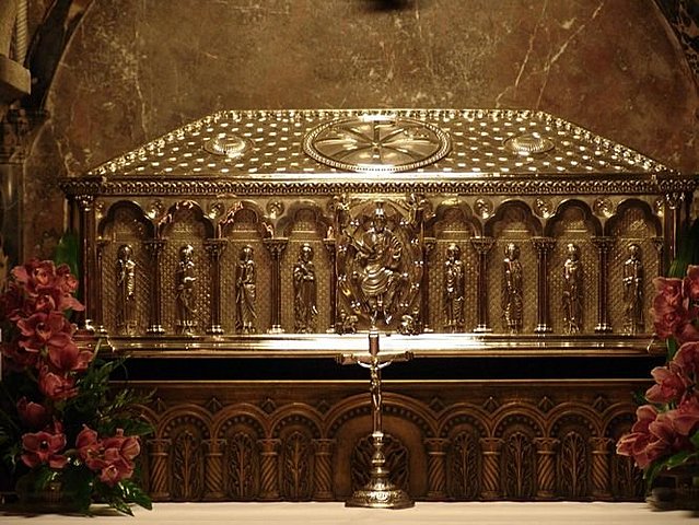 DESCUBRIMIENTO DEL SEPULCRO DEL APÓSTOL