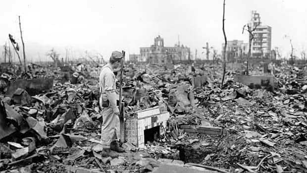 US drops atomic bombs on Japan
