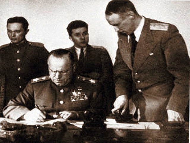 - В Берлине подписан акт о безоговорочной капитуляции Германии во Второй мировой войне