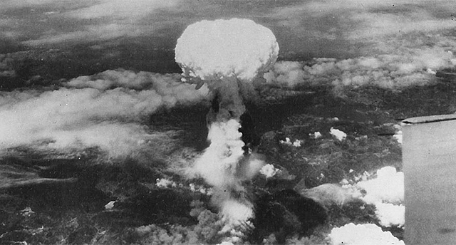 Американская атомная бомбардировка японского города Хиросима.