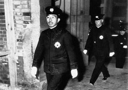 Император Японии Хирохито издал указ о безоговорочной капитуляции Японии.