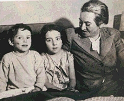 COMENZÓ  A TRABAJAR COMO PROFESORA