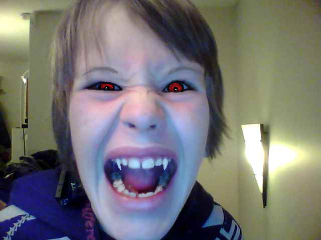 fick en bitande-jävul-lillebror.. <3