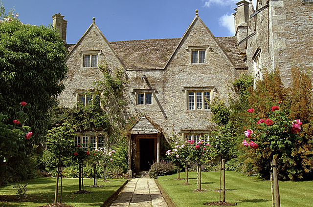 William Morris adquiere Kelmscott Manor