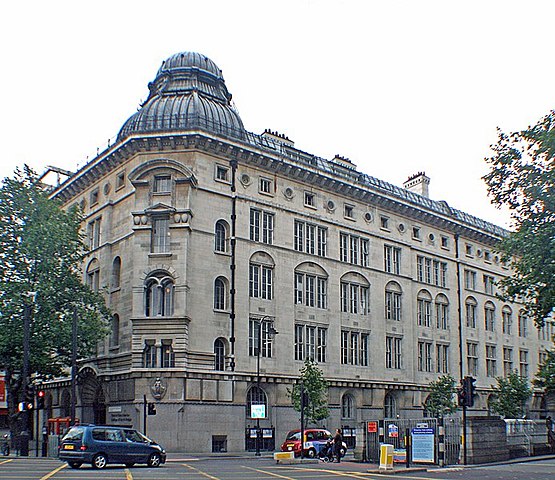 Se funda la Central School of Arts and Crafts