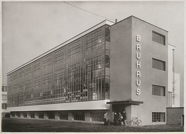 La Bauhaus se muda a Dessau