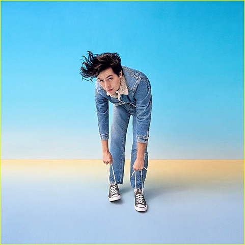 ¿Cuanto mide Cole Sprouse actualmente?