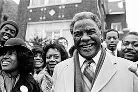 Harold Washington becomes the first black mayor of Chicago.