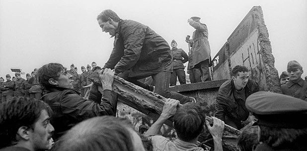 LA CAIDA DEL MURO DE BERLIN
