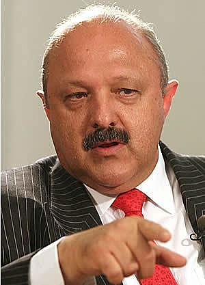 Secretario de educación pública Reyes Tamez Guerra