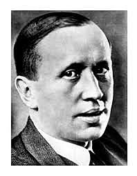 Karel Capek donne le nom de ''ROBOT''