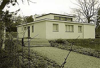 Exposición y llegada de Lázló a la escuela