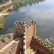 (Santa Oliva) Construeixen una torre