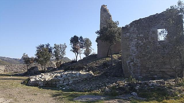 (El Penedes) Conflicte per el castell de Calafell