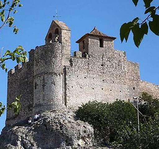 (El Penedes) Es construeixen castells