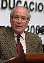 Pablo Latapí Sarre funda el Centro de Estudios Educativos (CEE)