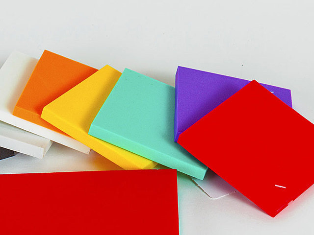 Poliestireno de alto impacto.