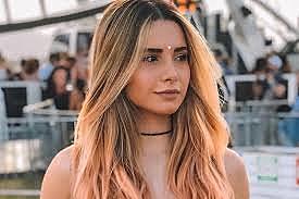 He started dating with Bruna