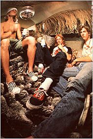 Vans em sua primeira aparição em Hollywood no filme “Fast Times at Ridgemont High”