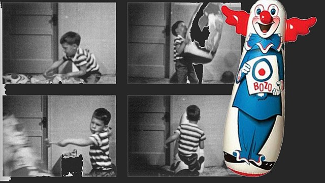 Bandura: experimento del "muñeco bobo" sobre el aprendizaje vicario.