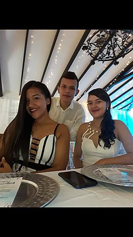 LOS 15 DE MI PRIMA MENOR