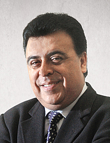 Percy Bobadilla 2016 Sociólogo y profesor del Departamento de Ciencias sociales de la Pontificia Universidad Católica del Perú