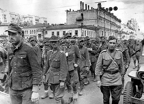 Soviet troops liberate Kiev.