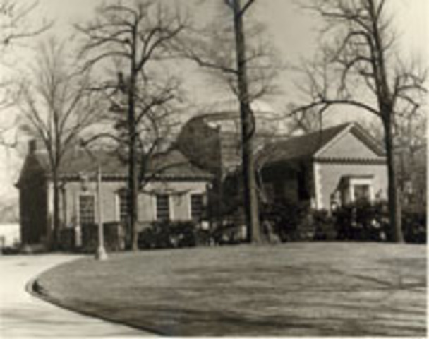 Lake Forest Library built