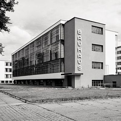 Timeline: De l'Arts&Crafts a la Bauhaus