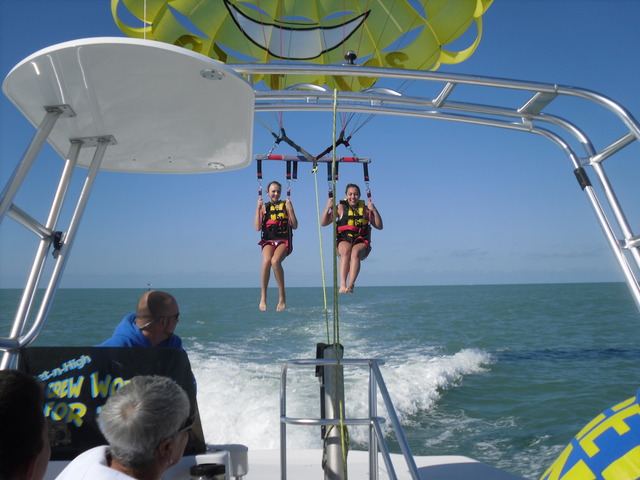 Hace tres años que hice paravela con mi amigo Lauren en Florida.