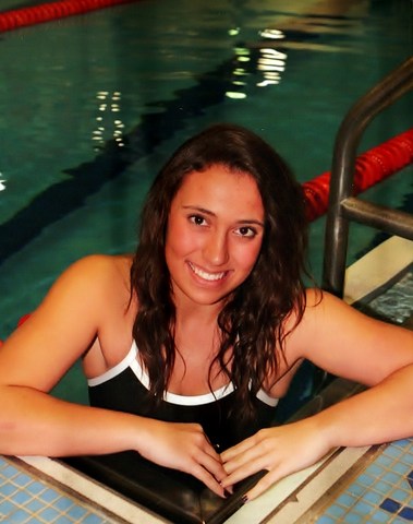 Hace tres meses que me nadè en el equipo de nadar.