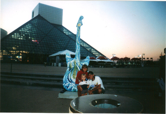 Hace nueve años que mi familia fueron a Rock and Roll Hall of Fame en Ohio.