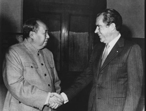 Nixon opens talks with China