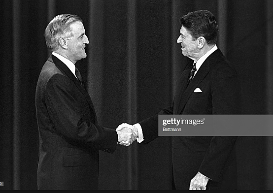 Reagan defeats Walter Mondale in landslide