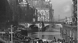 Timeline: Die Weltstadt in der Weimarer Republik