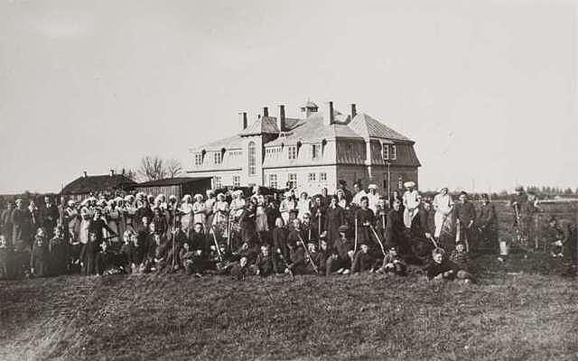 1941. aastal nimetati kool Kajamaa 6-klassiliseks Algkooliks.