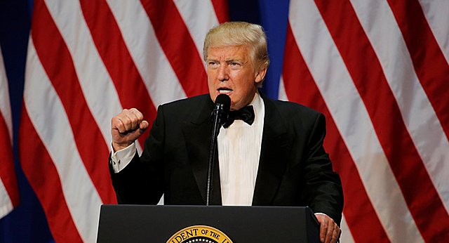 Trump lanza ataque comercial