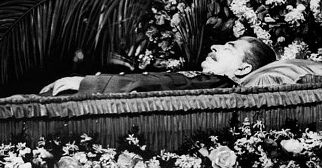 Lenin dies of stroke (1924)