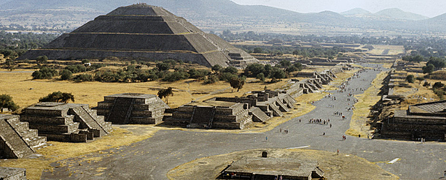 The city Teotihuacan was built by the inland group that overthrew the Olmec