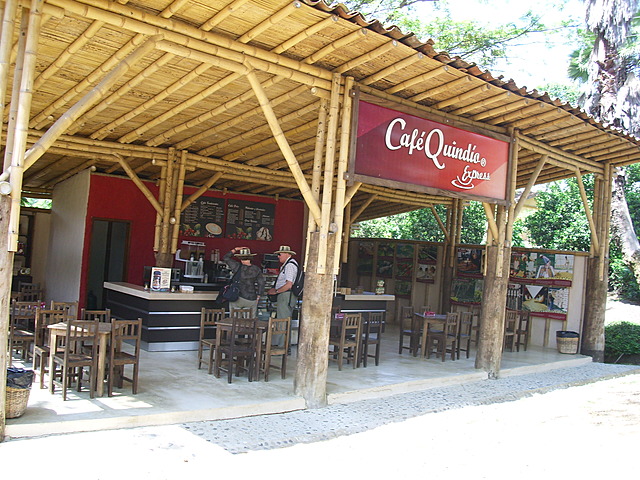 ENTRAMOS A LA CAFETERIA