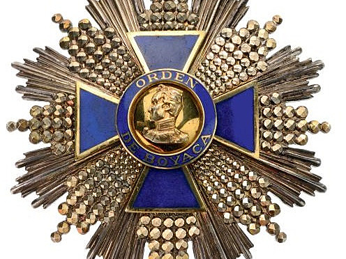 La Universidad La Gran Colombia recibió la Cruz de Boyacá como reconocimiento a sus servicios.