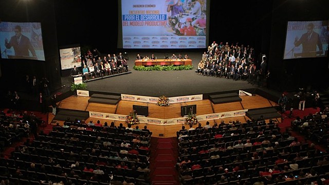 Economía: Se clausura en Ibagué la Conferencia Nacional de Economía y se instala en Bogotá la Conferencia del Trigo