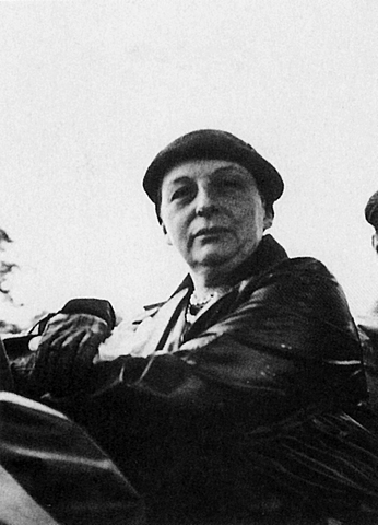 Lilly reich ingresa como profesora