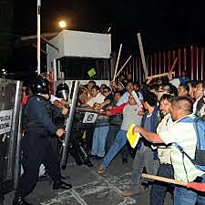 Denuncia a los maestros de la CNTE