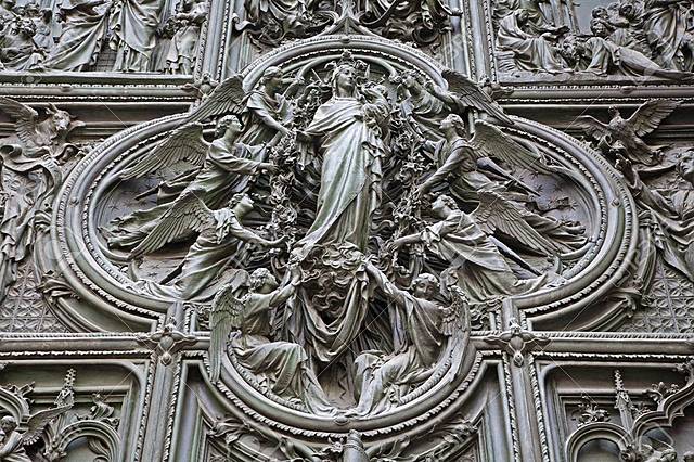 Puerta de bronce de Ludovico Pogliaghi