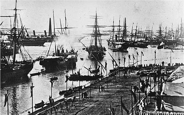 Apertura del Canal de Suez.